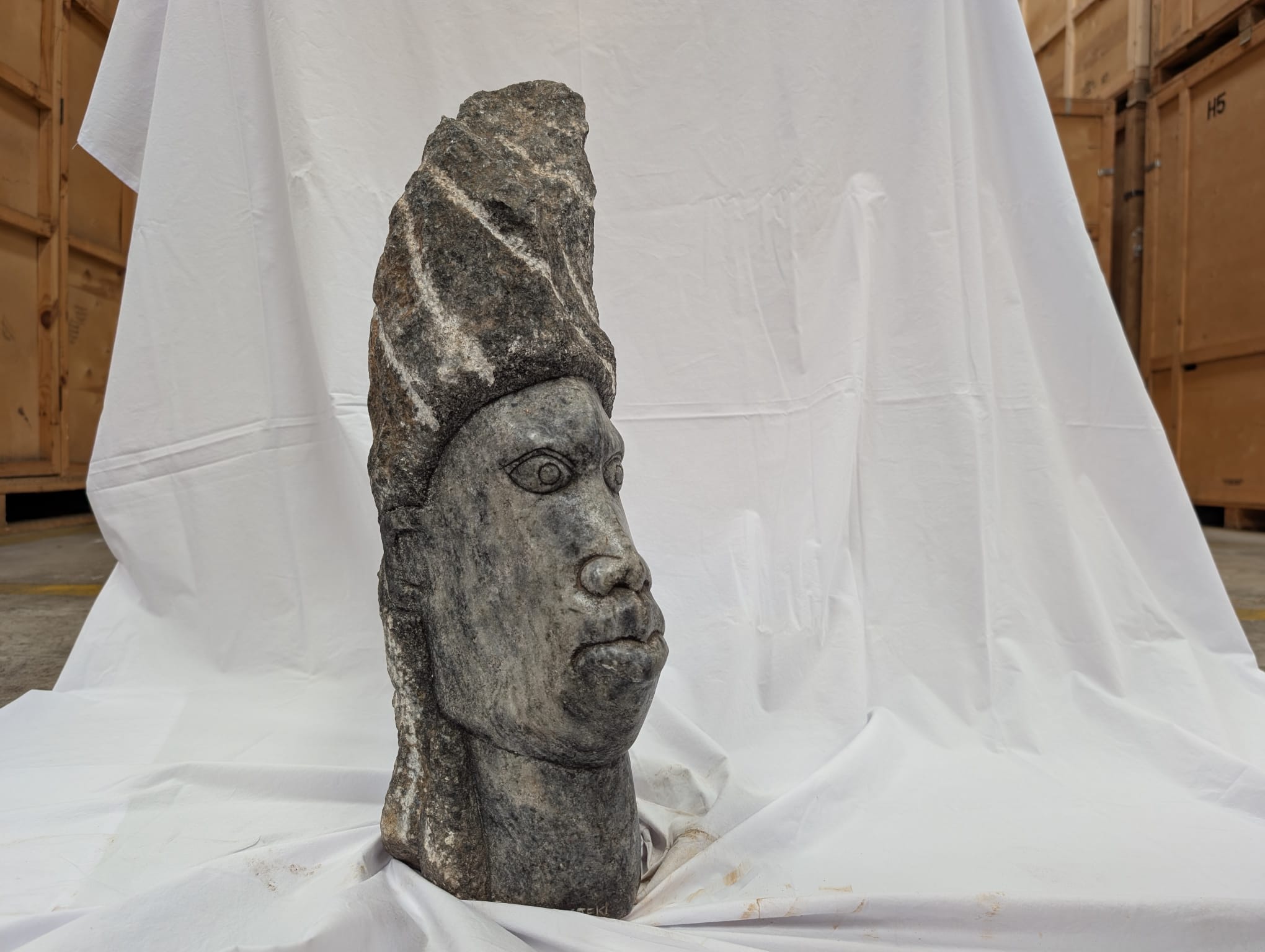 Chief's Head by Boira Mteki, view 2